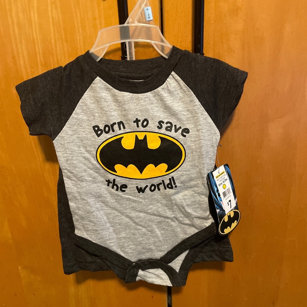 Brand new Batman newborn (0/3) Months onesie outfit